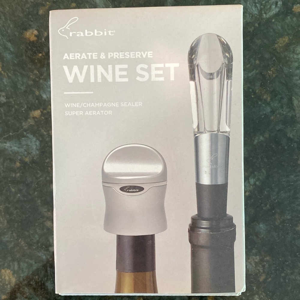 Rabbit Aerate & Preserve Wine Set